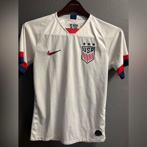 Nike USA Home Soccer Jersey AJ4356-100 Men’s Size small pre loved fifa World Cup